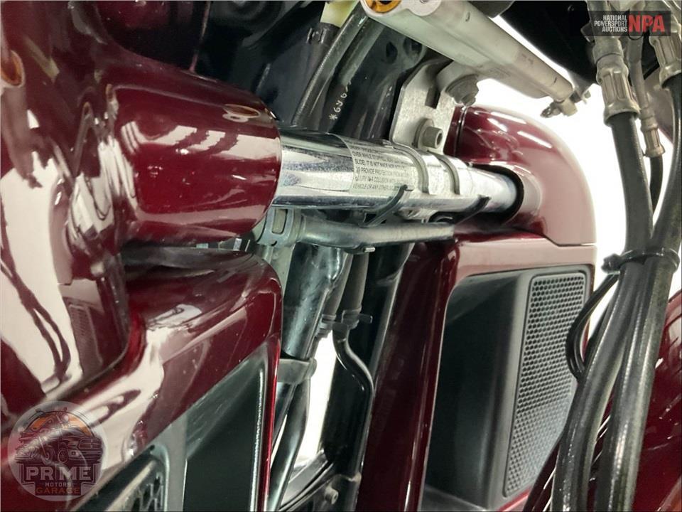 2015 Harley-Davidson FLHTCUTG TRIGLIDE ULTRA CLASSIC — фото 23