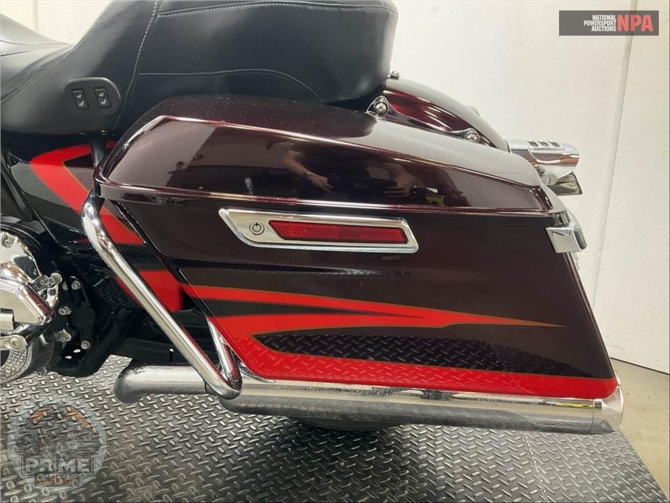 2017 Harley-Davidson FLHTKSE CVO ULTRA LIMITED — фото 17