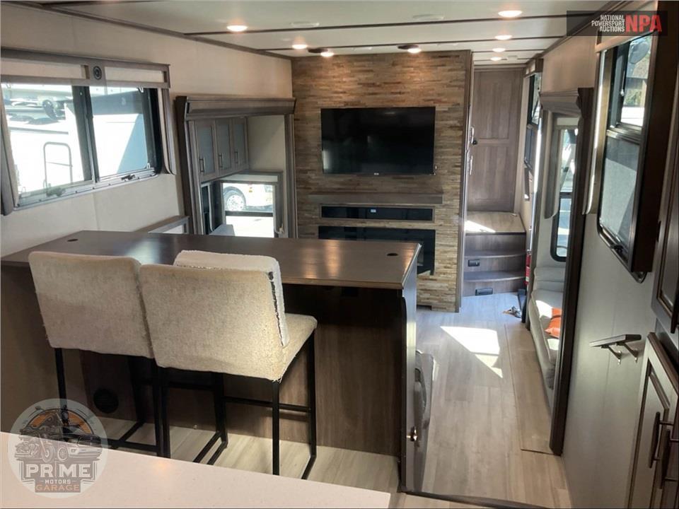 2022 Grand Design Recreational Vehicles M-390RK - SOLITUDE FIFTH WHEEL SERIES — фото 8