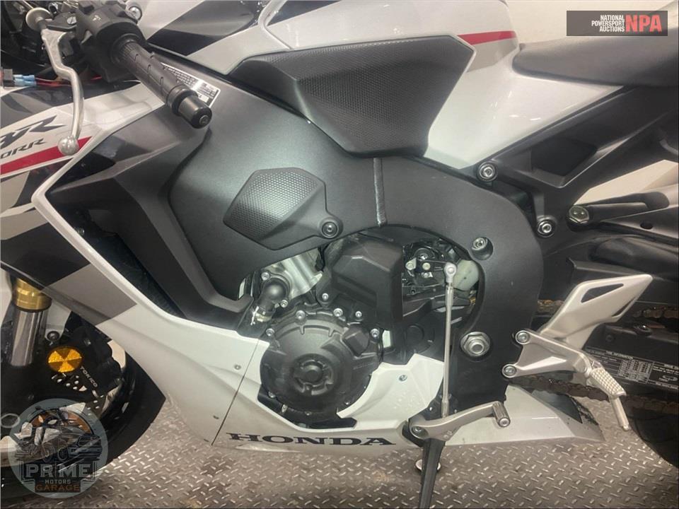 2025 Honda CBR1000RR — фото 8