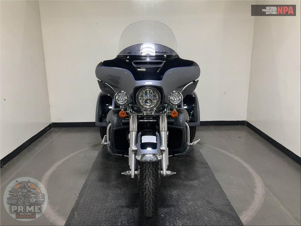 2022 Harley-Davidson FLHTCUTG TRI GLIDE ULTRA CLASSIC — фото 2