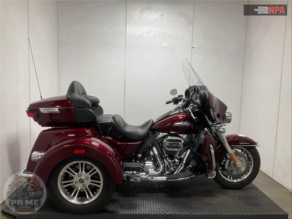 2015 Harley-Davidson FLHTCUTG TRIGLIDE ULTRA CLASSIC — фото 1