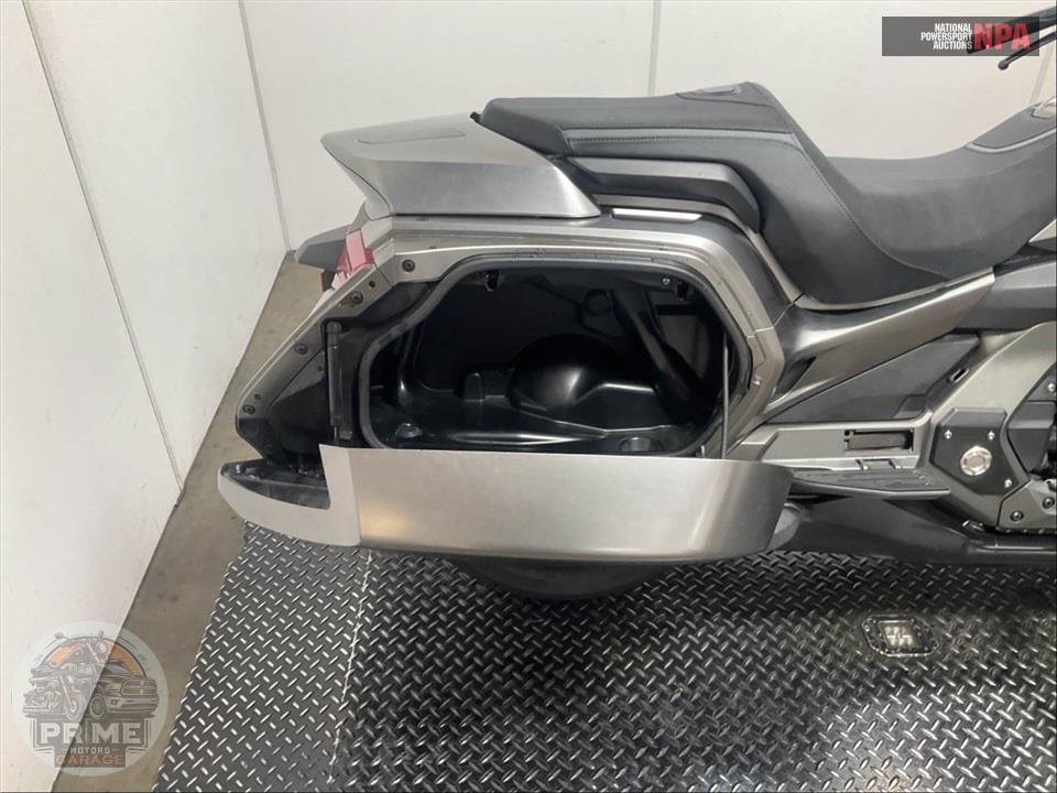 2018 Honda GL1800B GOLDWING (SILVER) — фото 24