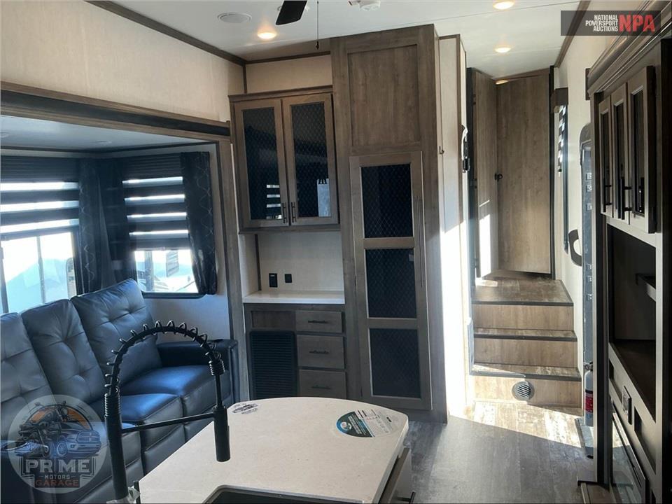 2022 Sabre By Forest River M-38DBQ - FIFTH WHEEL SERIES — фото 8