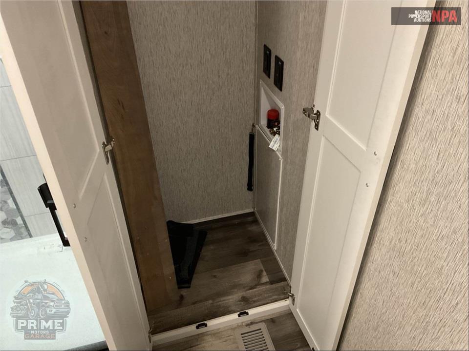 2023 Redwood Rv M-4200 FL - FIFTH WHEEL SERIES — фото 23
