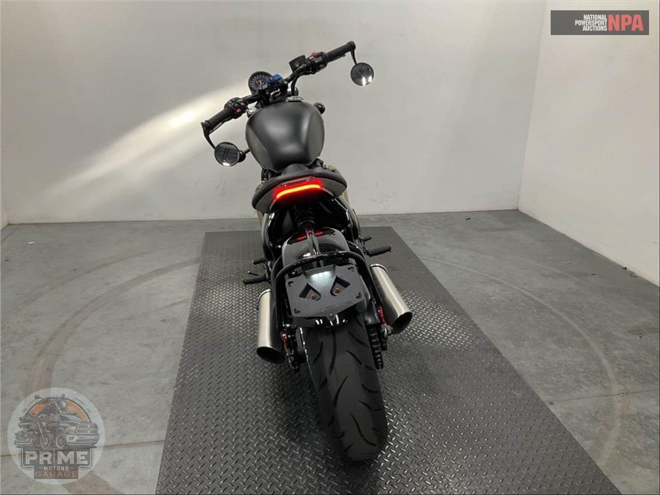 2023 Triumph BONNEVILLE BOBBER — фото 4
