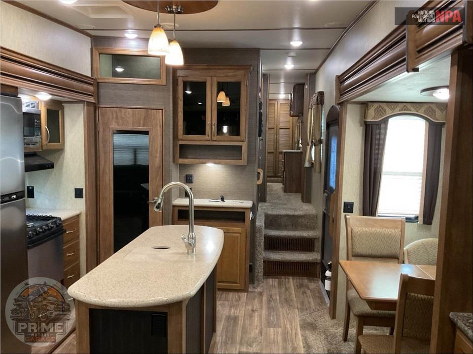 2017 Keystone Rv M-325 RL - LAREDO FIFTH WHEEL SERIES — фото 9