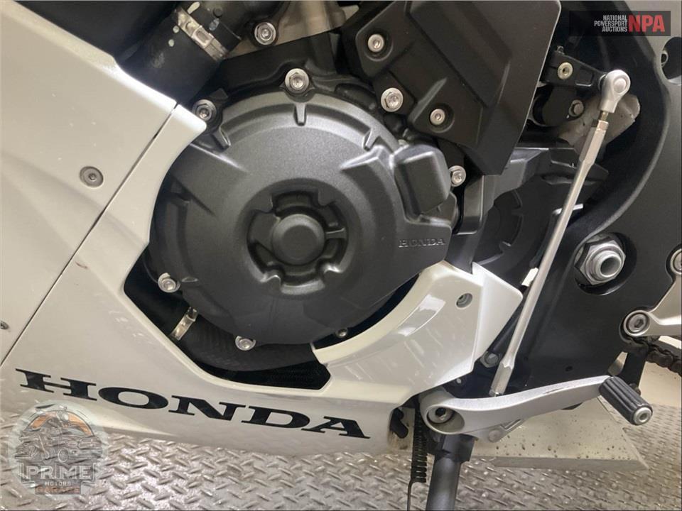 2025 Honda CBR1000RR — фото 10