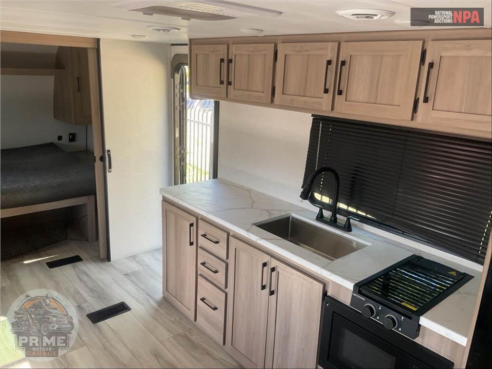 2025 Keystone Rv M-26 BX - COLEMAN LIGHT SERIES — фото 9