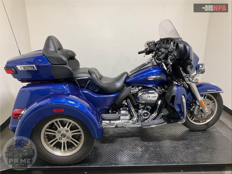 2017 Harley-Davidson FLHTCUTG TRIGLIDE ULTRA CLASSIC — фото 1