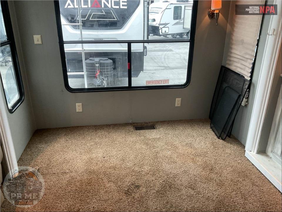 2010 Keystone Rv M-3640 RL - ALPINE FIFTH WHEEL SERIES — фото 11