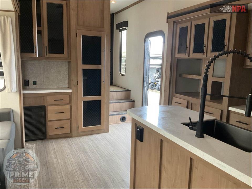 2023 Sabre By Forest River M-38DBQ - FIFTH WHEEL SERIES — фото 8
