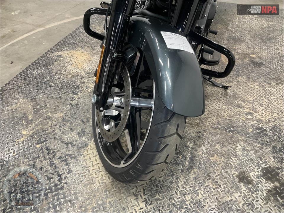 2025 Harley-Davidson FLHX STREET GLIDE — фото 17