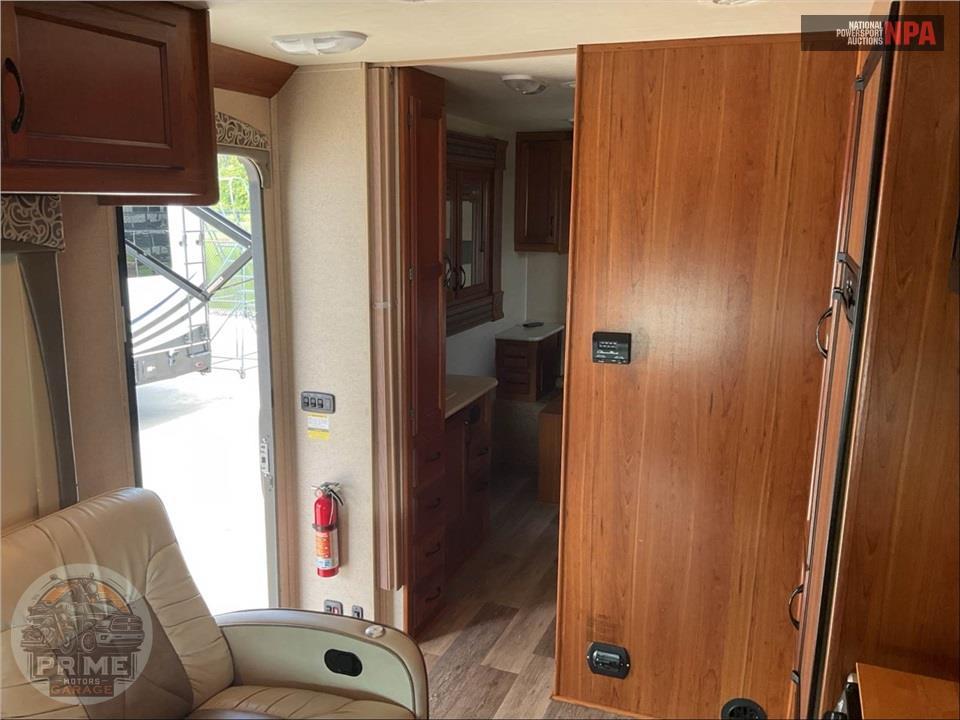 2016 Sunseeker By Forest River M-3050S FORD E450 6.8 LITER — фото 10