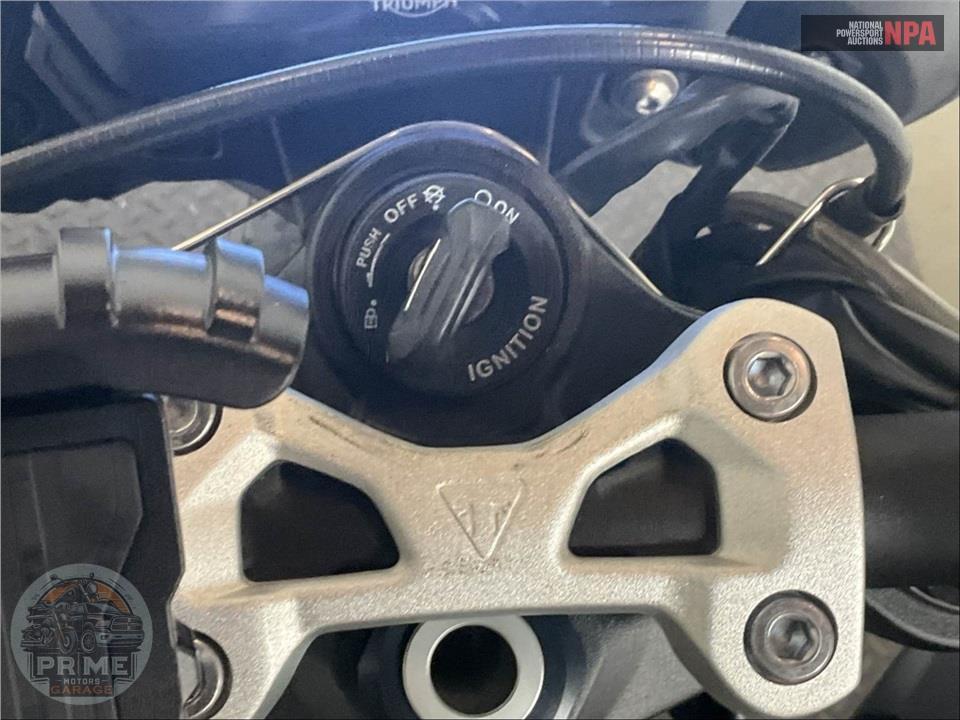 2022 Triumph STREET TRIPLE 765 RS (SILVER) — фото 11