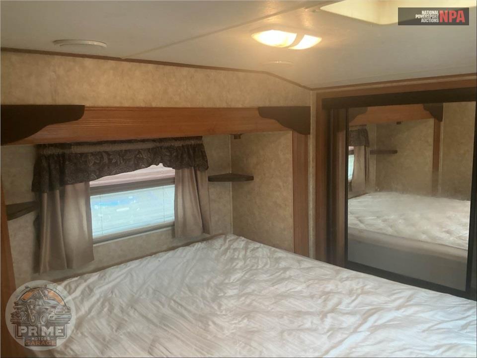 2010 Crossroads Rv M-32 CK - CRUISER FIFTH WHEEL SERIES — фото 11