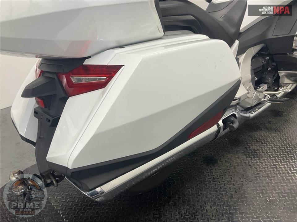 2018 Honda GL1800 GOLDWING TOUR (WHITE) — фото 19