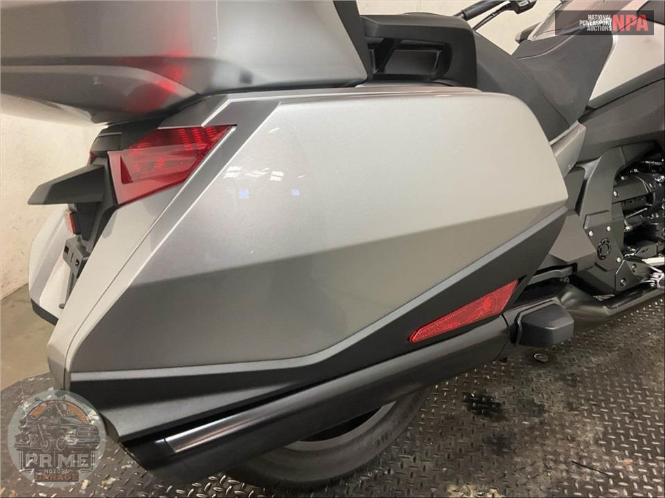 2025 Honda GL1800 GOLD WING TOUR — фото 14