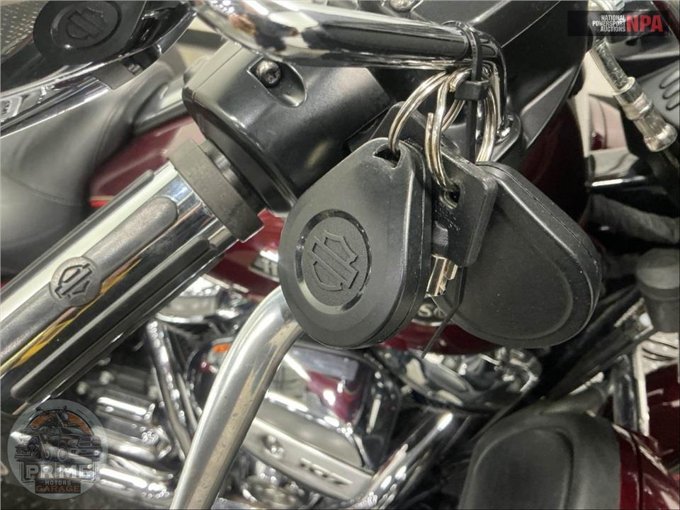 2017 Harley-Davidson FLHTCUTG TRIGLIDE ULTRA CLASSIC — фото 10