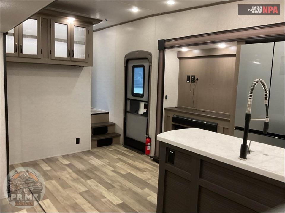 2023 Coachmen By Forest River M-367 BH - CHAPARRAL FIFTH WHEEL SERIES — фото 8