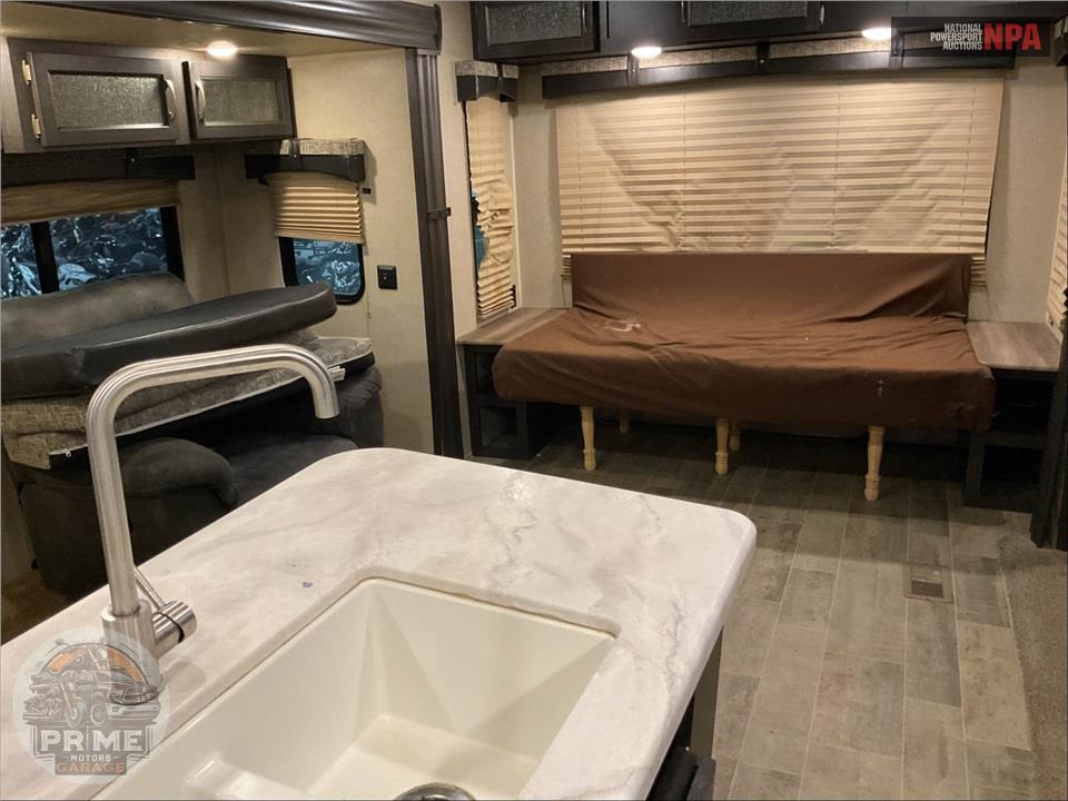 2019 Palomino By Forest River M-31RLQS - PUMA SERIES — фото 9