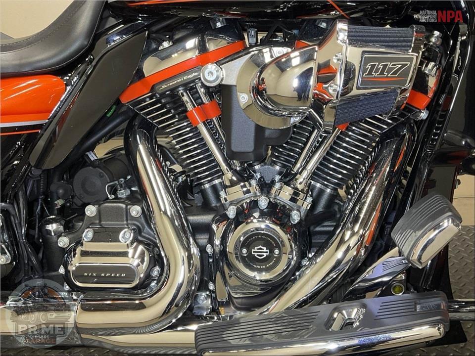 2022 Harley-Davidson FLTRXSE CVO ROAD GLIDE — фото 6