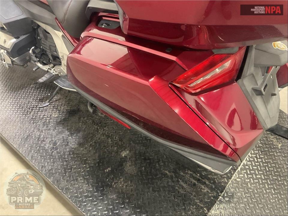 2018 Honda GL1800 GOLDWING TOUR (RED) — фото 25