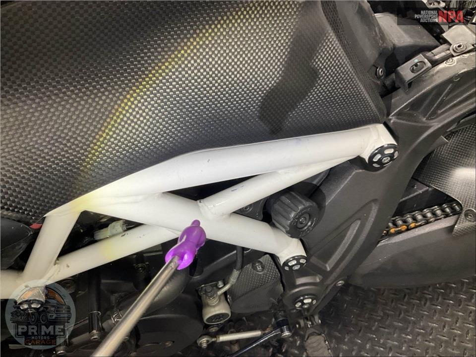 2015 Ducati DIAVEL CARBON WHITE — фото 19