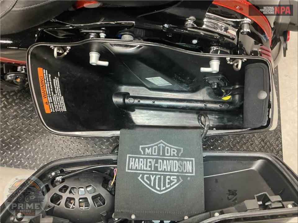 2017 Harley-Davidson FLHXSE CVO STREET GLIDE — фото 21