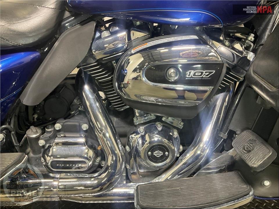 2017 Harley-Davidson FLHTCU ELECTRA GLIDE ULTRA CLASSIC — фото 6