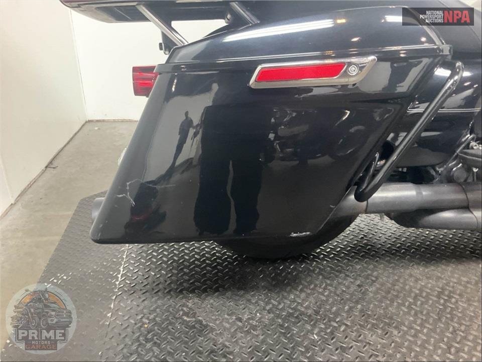 2017 Harley-Davidson FLHTCU ELECTRA GLIDE ULTRA CLASSIC — фото 24