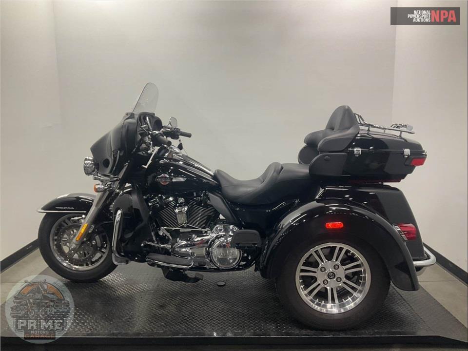2022 Harley-Davidson FLHTCUTG TRI GLIDE ULTRA CLASSIC — фото 3