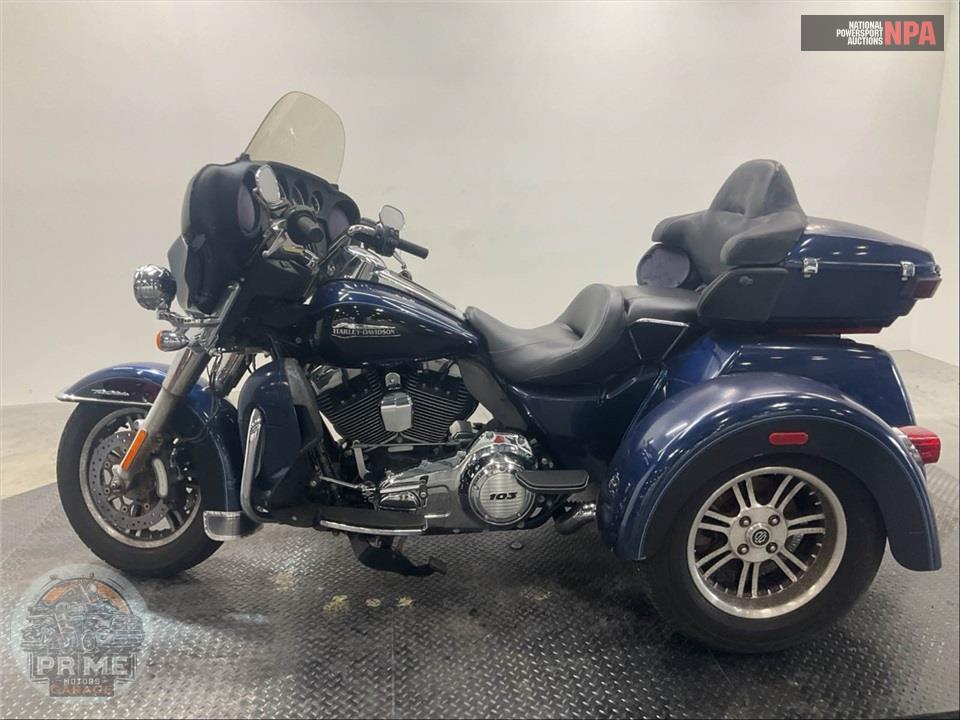 2014 Harley-Davidson FLHTCUTG TRIGLIDE ULTRA CLASSIC — фото 3