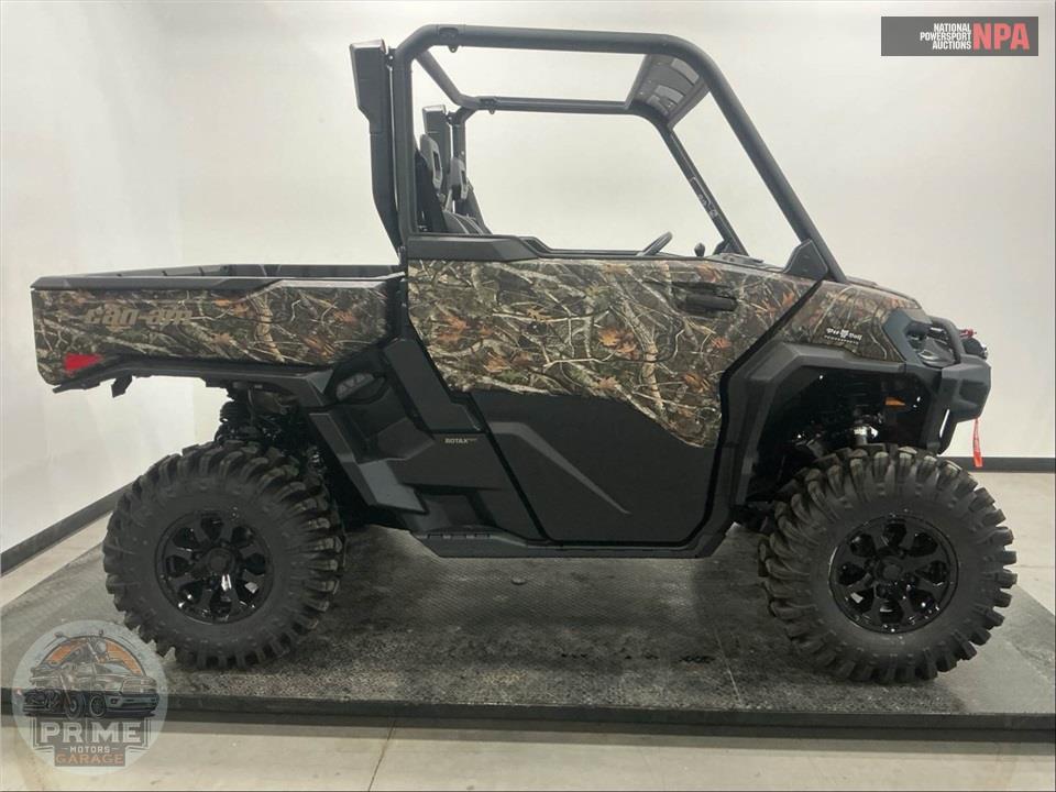 2025 Can-Am DEFENDER X MR HD10 WITH HALF DOORS — фото 1