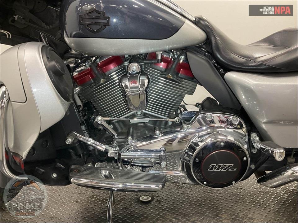 2019 Harley-Davidson FLHXSE CVO STREET GLIDE — фото 7