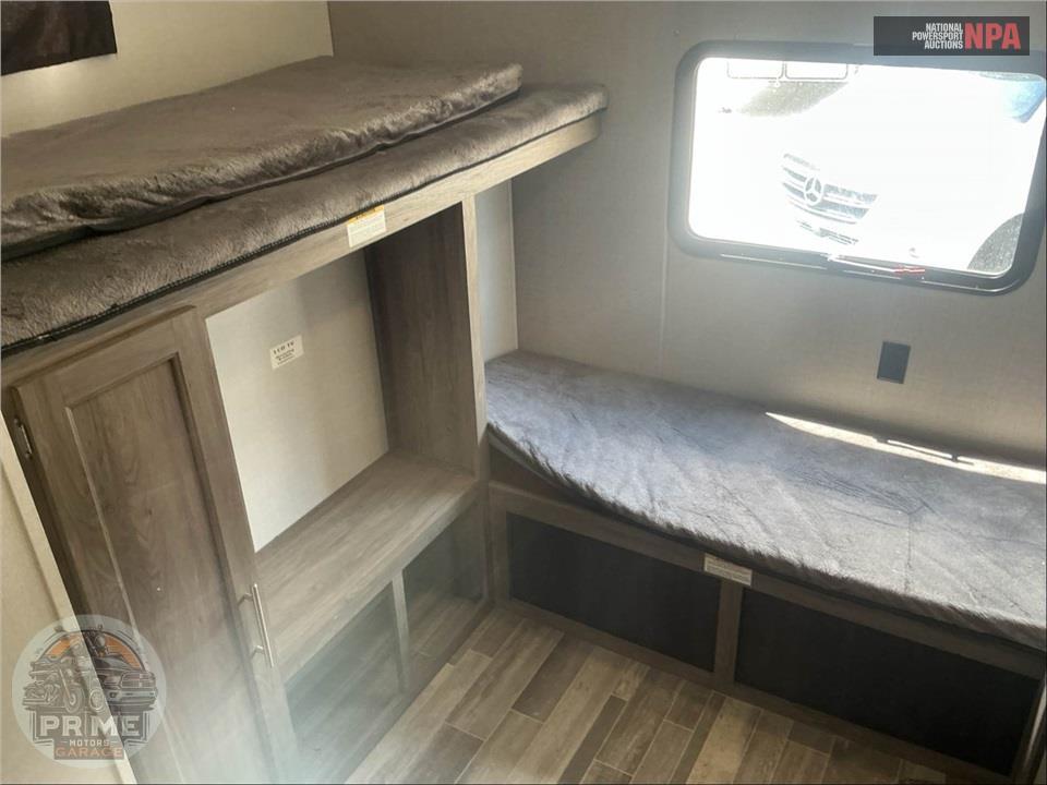 2021 Crossroads Rv M-328 SB ZINGER SERIES — фото 15