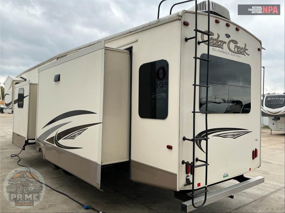 2017 Cedar Creek M-37MBH - SILVERBACK FIFTH WHEEL SERIES — фото 2
