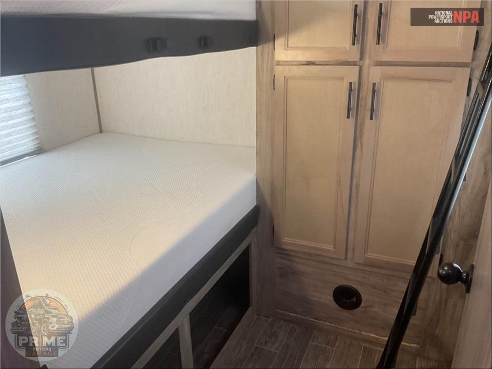 2022 Cherokee By Forest River M-287BH ARCTIC WOLF FIFTH WHEEL SERIES — фото 12