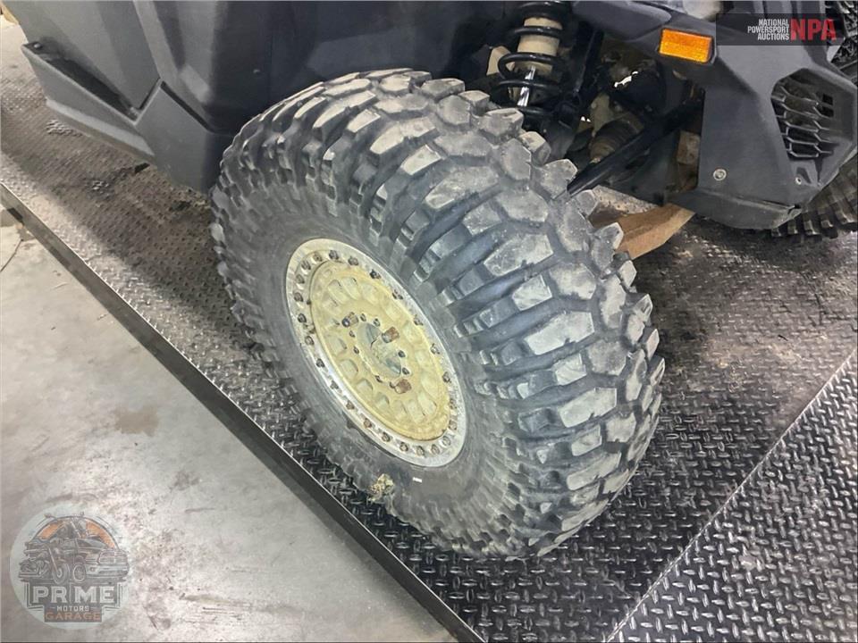 2022 Can-Am MAVERICK X3 DS TURBO (DESERT TAN & CARBON BLACK) — фото 24