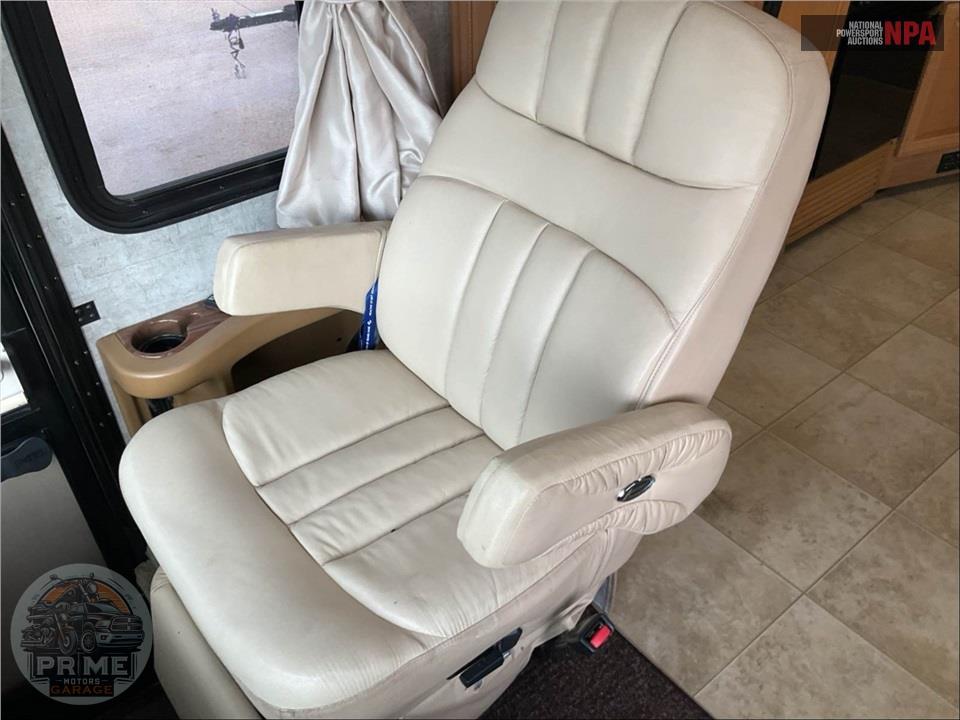 2008 Bounder M-38F FREIGHTLINER 325HP — фото 16