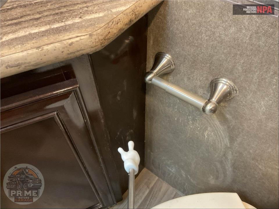 2018 Thor Motor Coach WS31 E450-V10 - QUANTUM SERIES — фото 24
