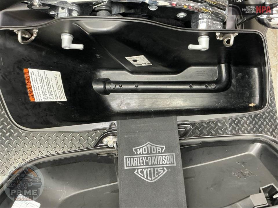 2017 Harley-Davidson FLHXS STREET GLIDE SPECIAL — фото 27