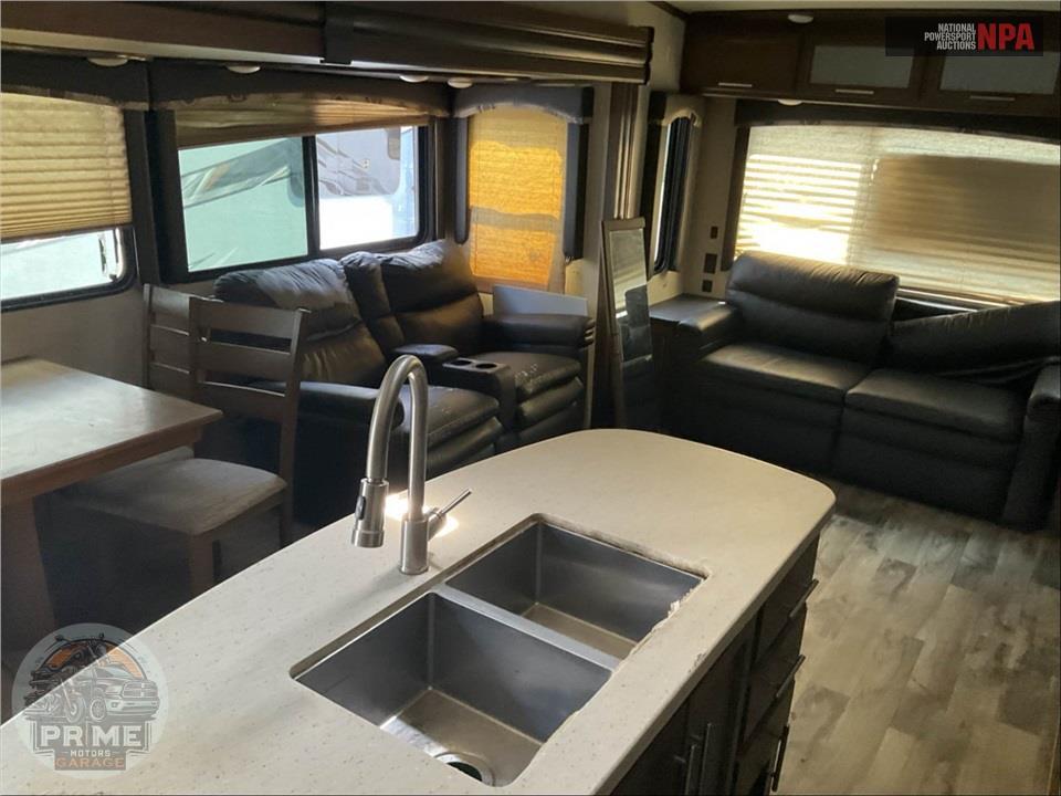 2019 Keystone Rv M-30 RLS - COUGAR FIFTH WHEEL SERIES — фото 7