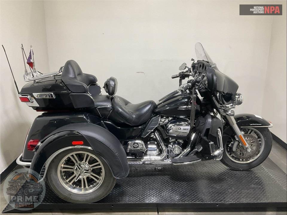2018 Harley-Davidson FLHTCUTG TRI GLIDE ULTRA — фото 1