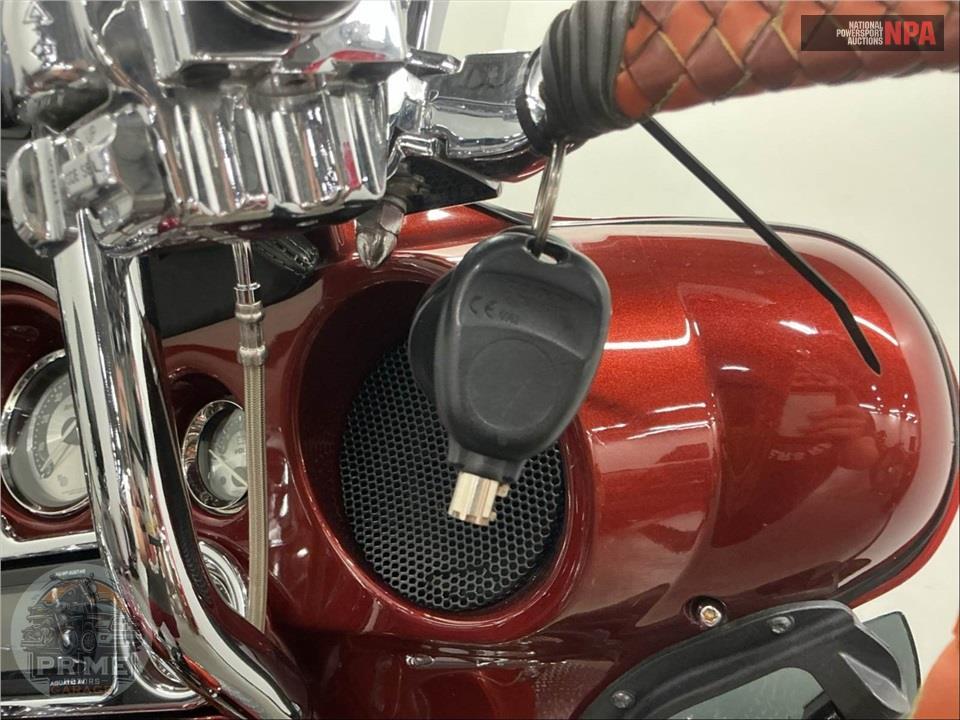 2010 Harley-Davidson FLHTCUSE5 — фото 11