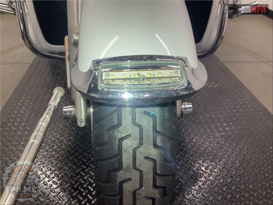2015 Harley-Davidson FLHTCUTG TRIGLIDE ULTRA CLASSIC — фото 16