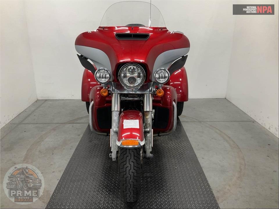 2019 Harley-Davidson FLHTCUTG TRI GLIDE ULTRA — фото 2