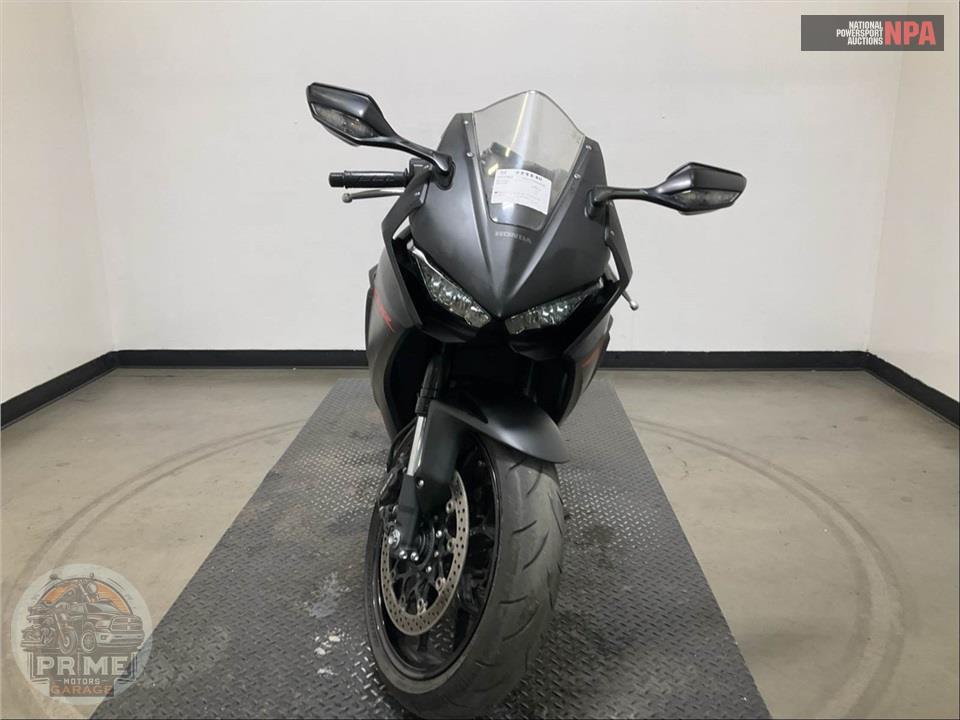 2021 Honda CBR1000RR — фото 2