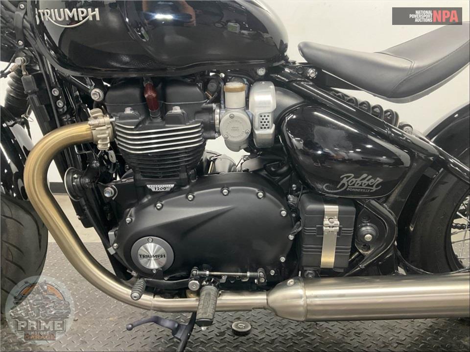2022 Triumph BONNEVILLE BOBBER — фото 7