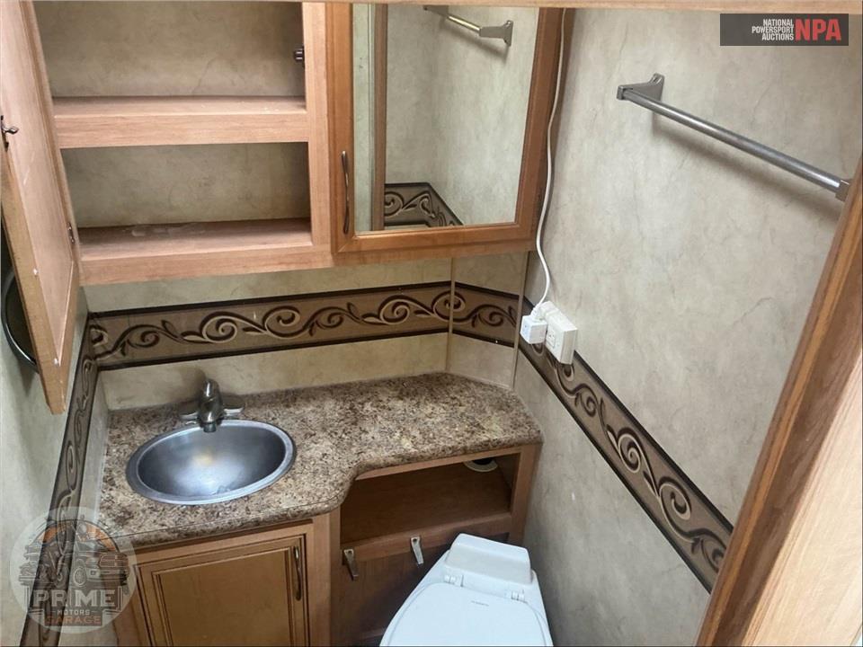 2012 Thor Motor Coach M-28A E350-V10 — фото 15